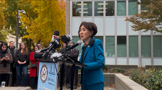 Doris Speaking at the Moss Building